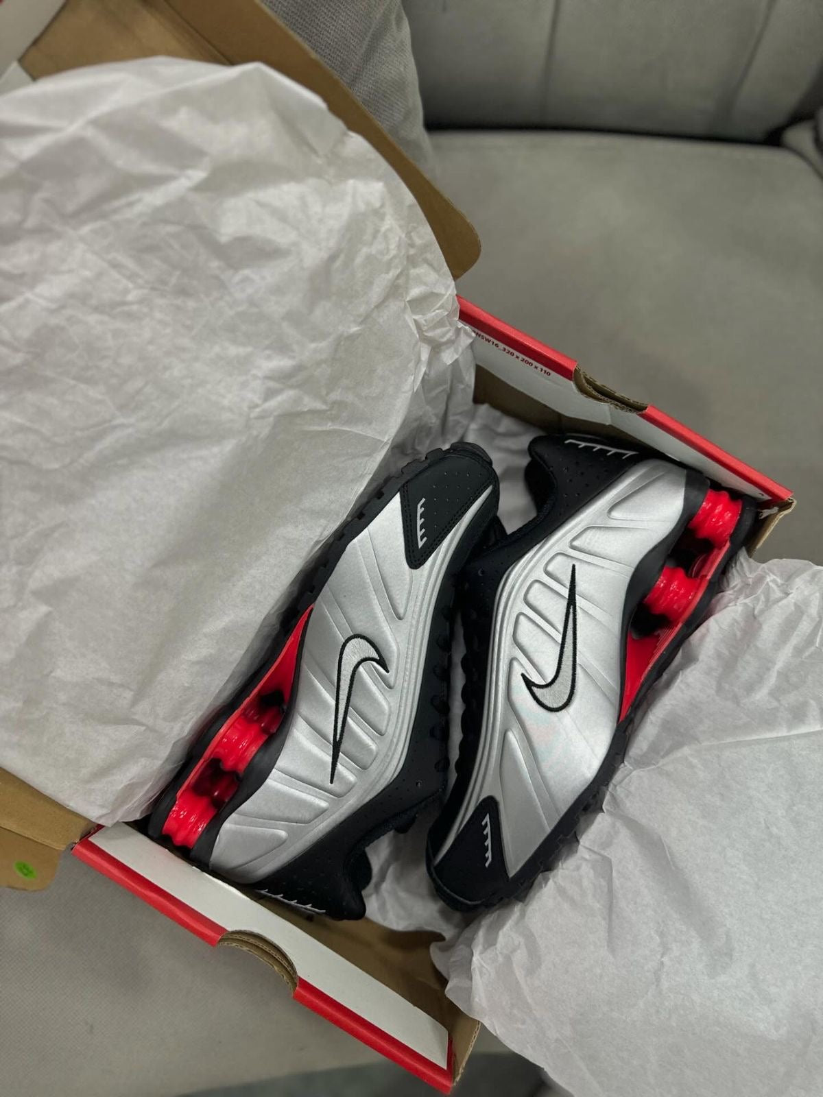 Nike Shox R4